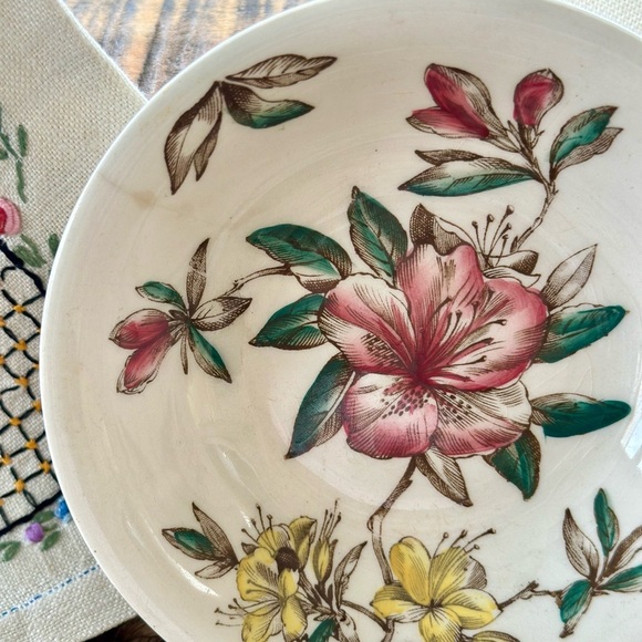 Johnson Bros., Windsor Ware, Azalea Pattern Bowl - Picture 2 of 6